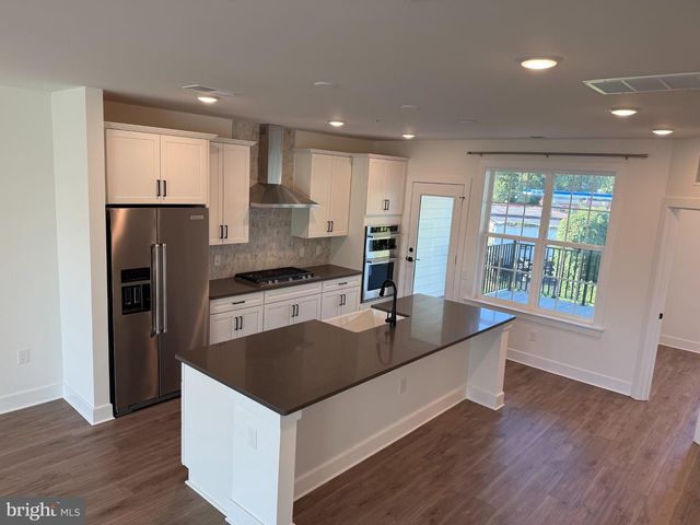 10824 CEDAR AVE, Fairfax, VA 22030