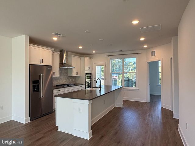 10824 CEDAR AVE, Fairfax, VA 22030
