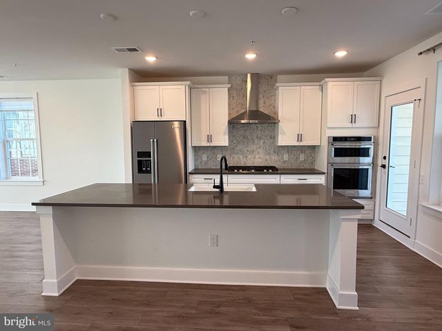 10824 CEDAR AVE, Fairfax, VA 22030