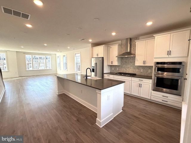 10824 CEDAR AVE, Fairfax, VA 22030