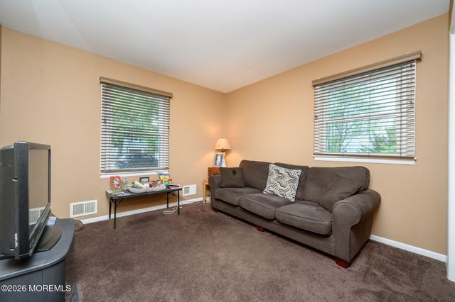 5 Evergreen Place, Howell, NJ 07731