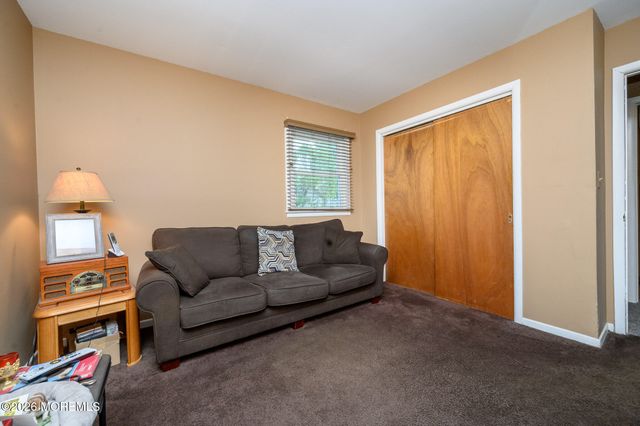 5 Evergreen Place, Howell, NJ 07731