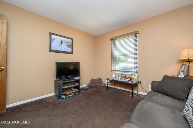 5 Evergreen Place, Howell, NJ 07731