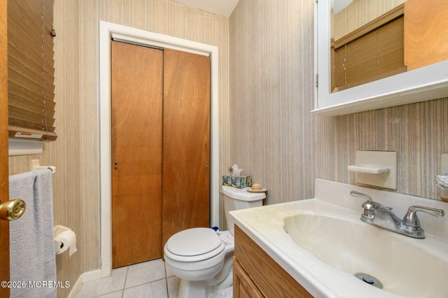 5 Evergreen Place, Howell, NJ 07731