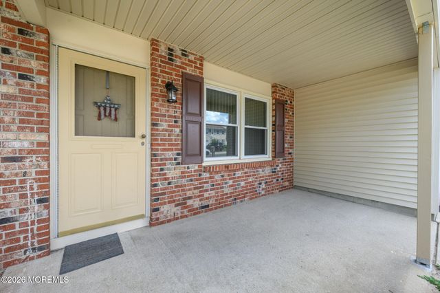 5 Evergreen Place, Howell, NJ 07731
