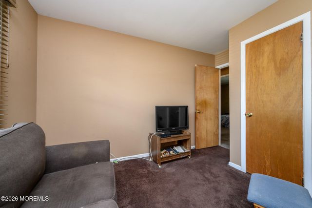 5 Evergreen Place, Howell, NJ 07731