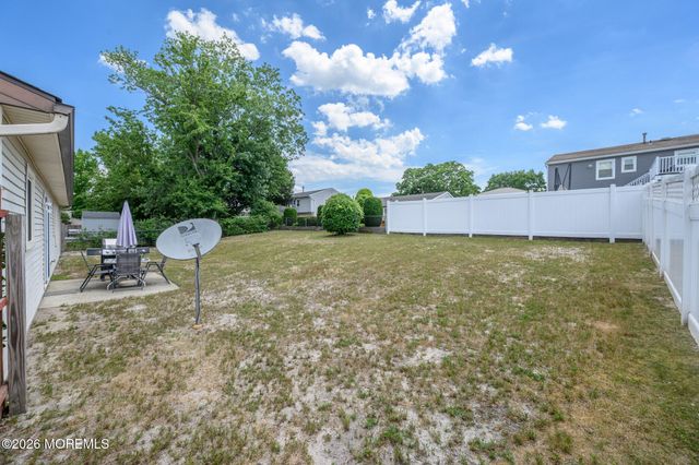 5 Evergreen Place, Howell, NJ 07731