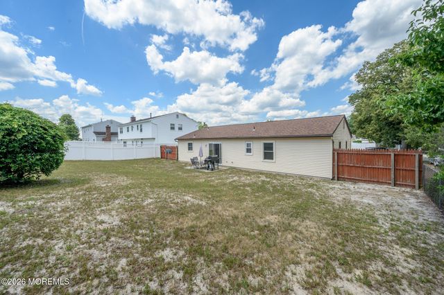 5 Evergreen Place, Howell, NJ 07731