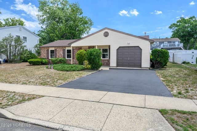 5 Evergreen Place, Howell, NJ 07731
