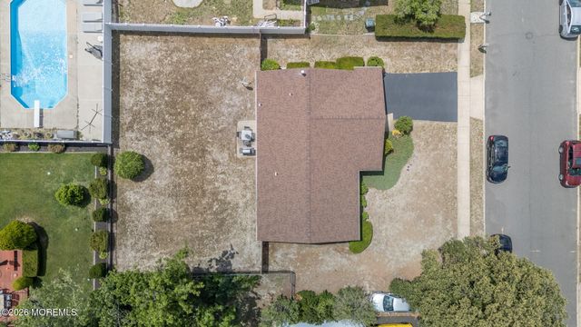 5 Evergreen Place, Howell, NJ 07731