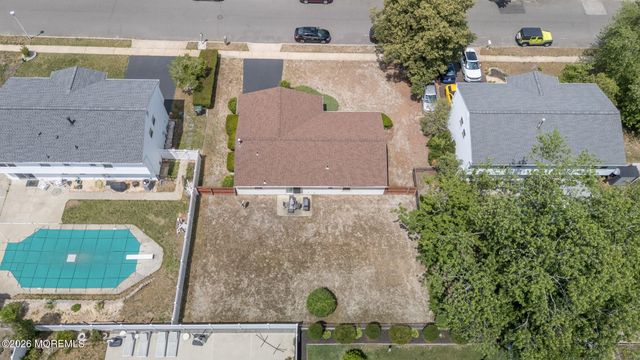 5 Evergreen Place, Howell, NJ 07731