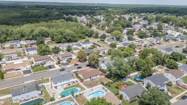 5 Evergreen Place, Howell, NJ 07731