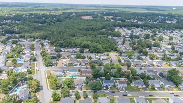 5 Evergreen Place, Howell, NJ 07731