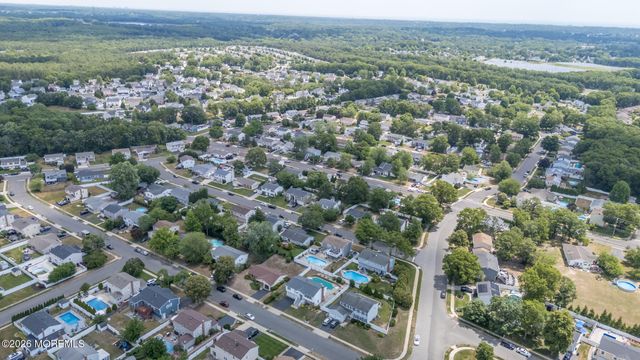 5 Evergreen Place, Howell, NJ 07731