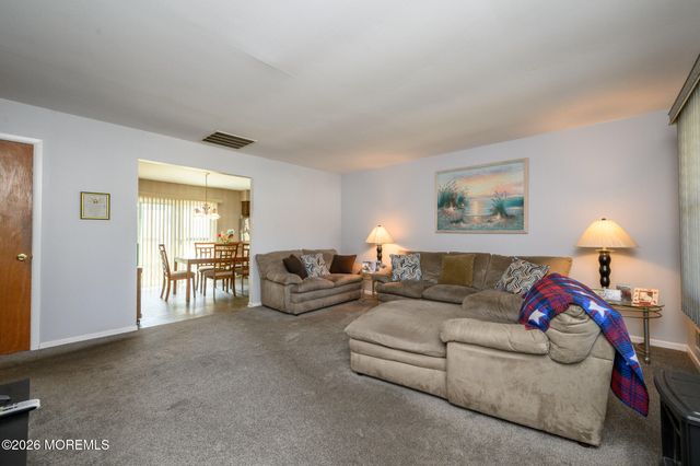 5 Evergreen Place, Howell, NJ 07731