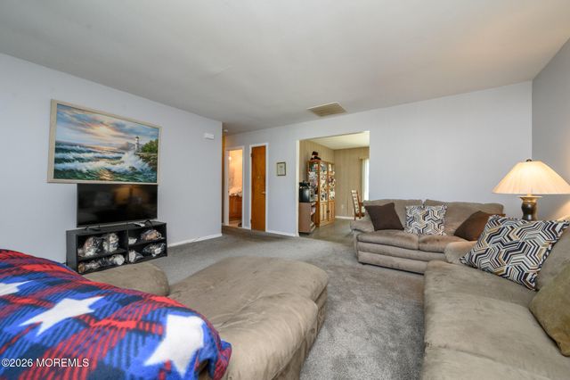 5 Evergreen Place, Howell, NJ 07731