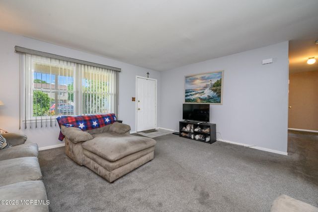 5 Evergreen Place, Howell, NJ 07731