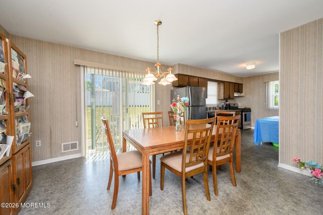 5 Evergreen Place, Howell, NJ 07731