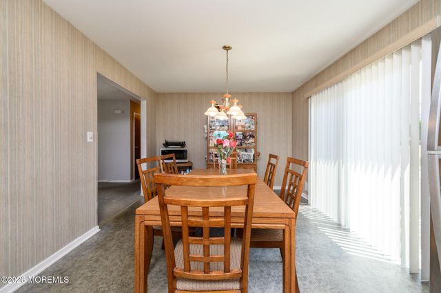 5 Evergreen Place, Howell, NJ 07731