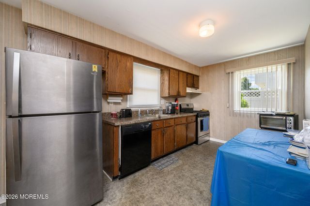 5 Evergreen Place, Howell, NJ 07731