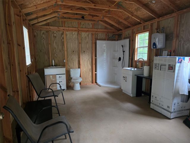 175 Cloverdale, Livingston, TX 77351
