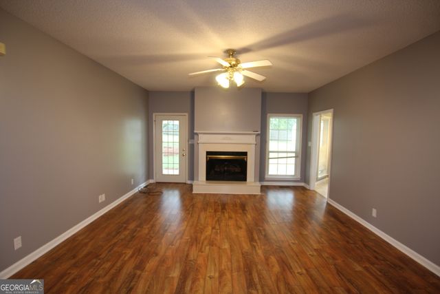 206 Long Leaf Trail, Byron, GA 31008