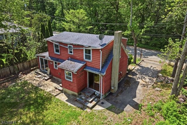 71 Center St, West Milford Twp., NJ 07480