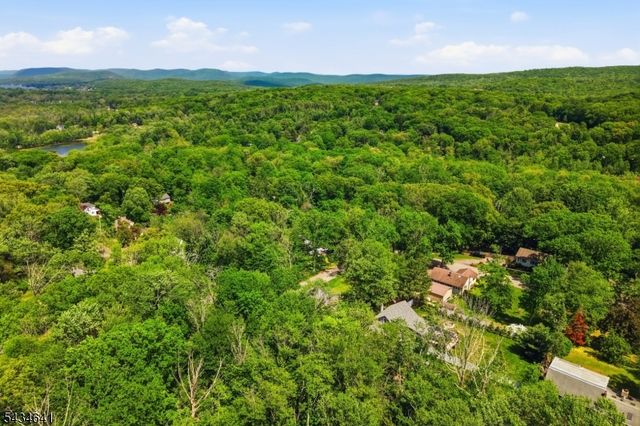 71 Center St, West Milford Twp., NJ 07480