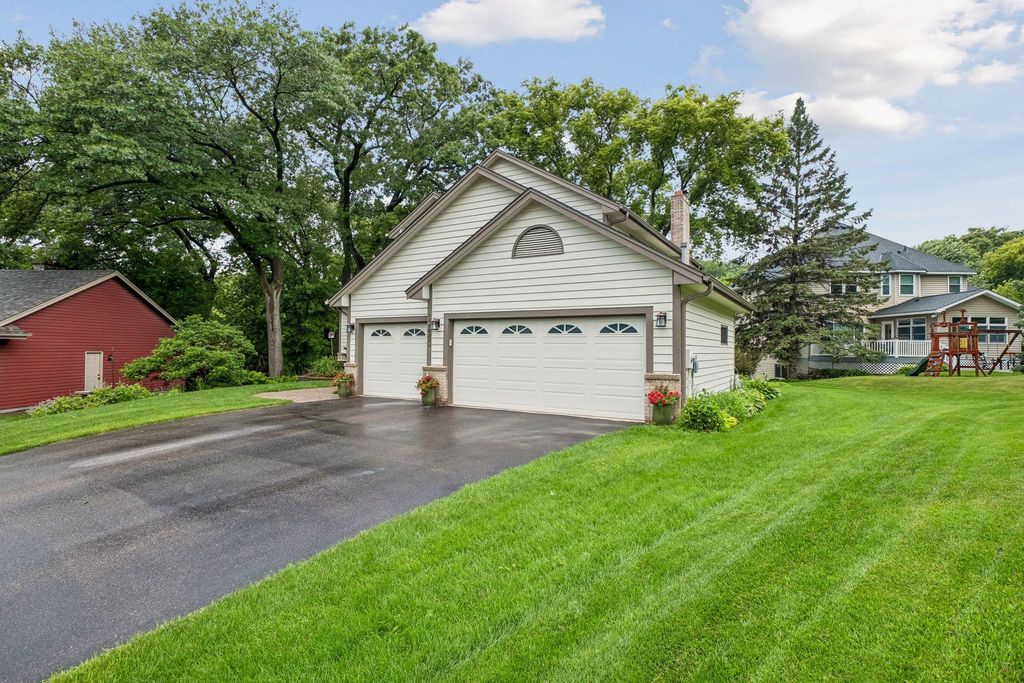 13480 Georgia Court, Apple Valley, MN 55124 — photo 3