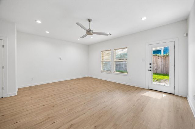 5710 Elysian Street, Houston, TX 77009