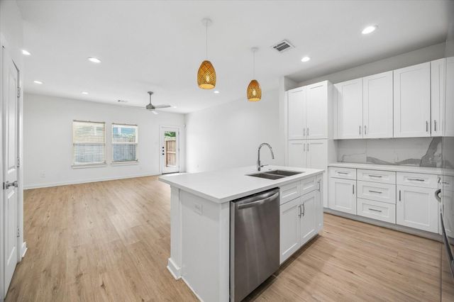 5710 Elysian Street, Houston, TX 77009