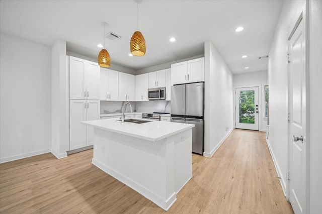 5710 Elysian Street, Houston, TX 77009