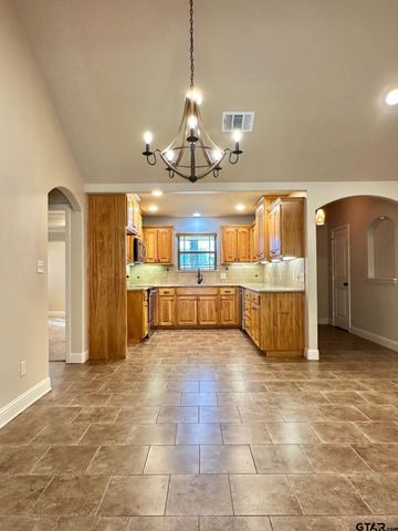 201 Memory Ln, Kilgore, TX 75662