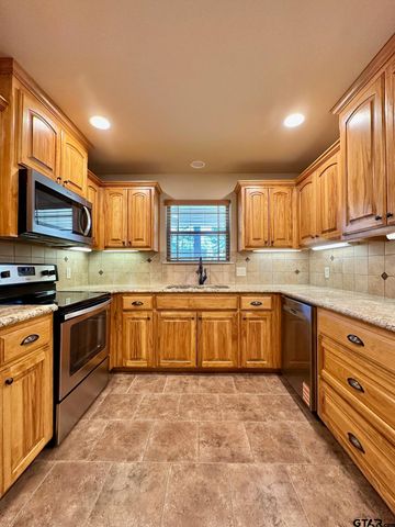 201 Memory Ln, Kilgore, TX 75662