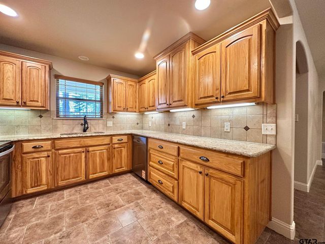 201 Memory Ln, Kilgore, TX 75662