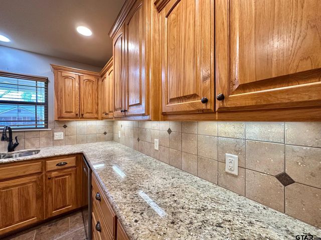 201 Memory Ln, Kilgore, TX 75662