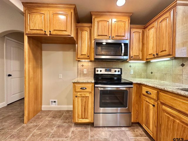 201 Memory Ln, Kilgore, TX 75662