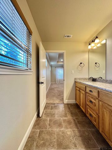 201 Memory Ln, Kilgore, TX 75662