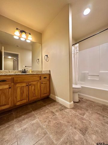 201 Memory Ln, Kilgore, TX 75662