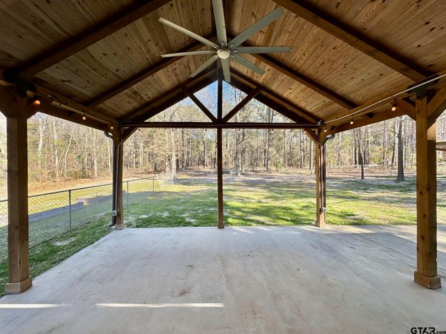 201 Memory Ln, Kilgore, TX 75662