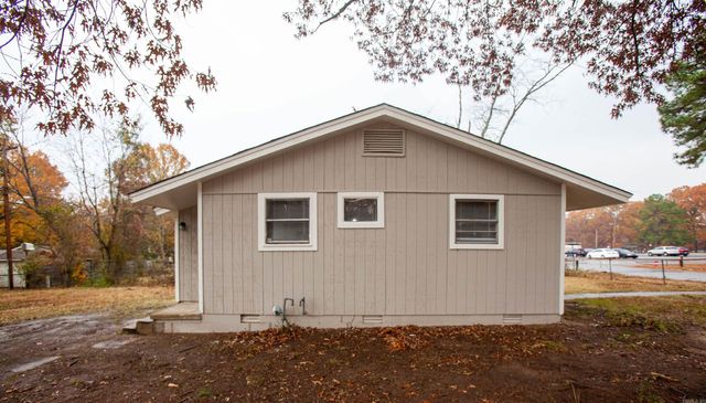 7124 Twin Oaks Rd, Little Rock, AR 72209