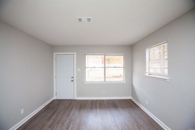7124 Twin Oaks Rd, Little Rock, AR 72209