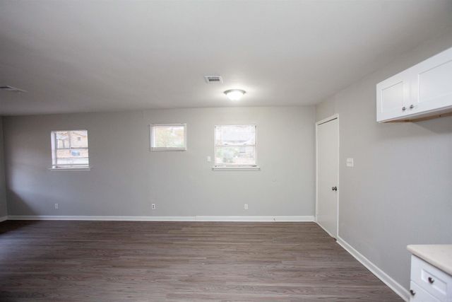 7124 Twin Oaks Rd, Little Rock, AR 72209