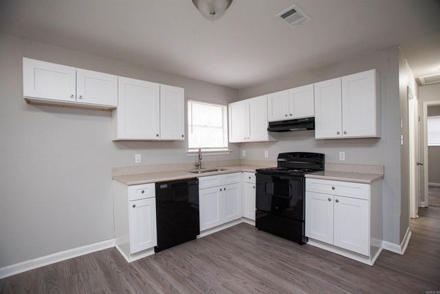 7124 Twin Oaks Rd, Little Rock, AR 72209