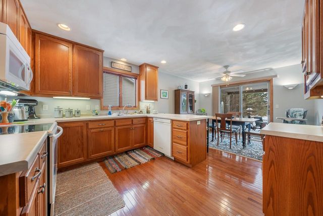 1579 POND VIEW DRIVE, Neenah, WI 54956