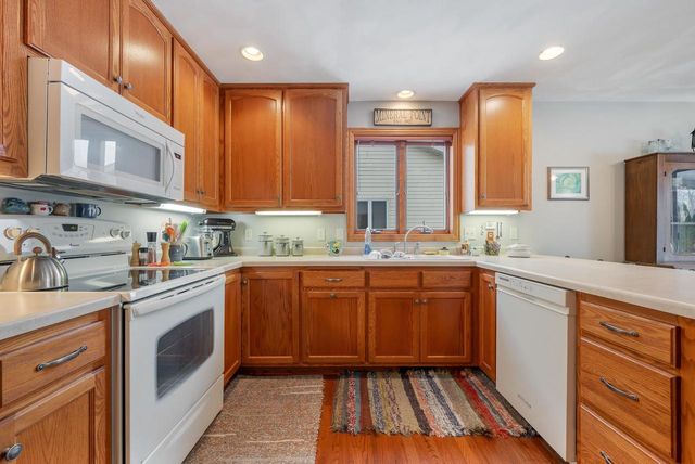 1579 POND VIEW DRIVE, Neenah, WI 54956