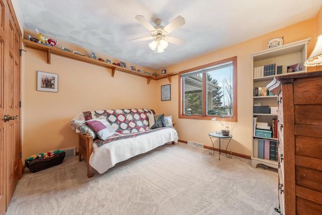 1579 POND VIEW DRIVE, Neenah, WI 54956