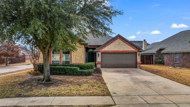 8228 Fall Crest Drive, Fort Worth, TX 76053