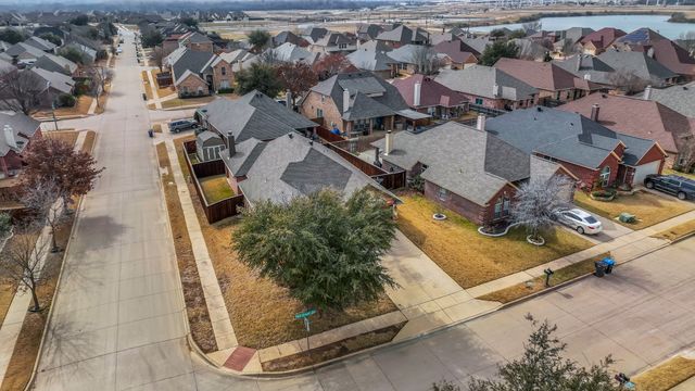 8228 Fall Crest Drive, Fort Worth, TX 76053
