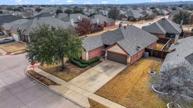 8228 Fall Crest Drive, Fort Worth, TX 76053